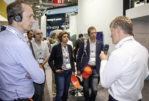 



Eine niederländische Expertengruppe im Gespräch mit Martin Allman, der die Geschäfte von Sonnen in Großbritannien leitet.
