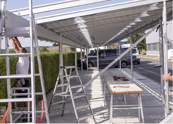 
Über Kopf werden nur Glas-Glas-Module verbaut.



