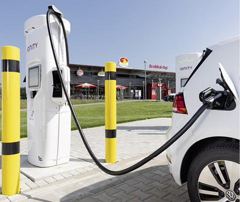 
Tank und Rast errichtet rund 80 Ultraschnellladestationen mit bis zu 350 Kilowatt Leistung. Die erste ging in Brohltal Ost in Betrieb. Rund 300 Raststätten haben bereits eine Schnellladesäule.



