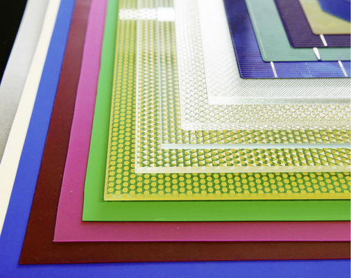 



Die flexible Produktionslinie verarbeitet unterschiedliche Materialien, ohne dass jemand die Maschinen umrüstet.
