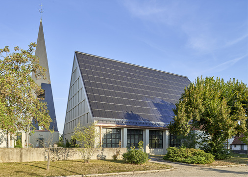 <p>
</p>

<p>
Die katholische Kirche in Georgensgmünd mit ihrem frei stehenden Glockenturm ist ganz frisch saniert.
</p> - © Foto: Solarwatt

