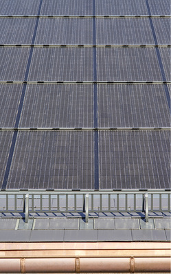 <p>
</p>

<p>
Die Blechanschlüsse mussten mit schwarzem Edelstahl realisiert werden.
</p> - © Foto: Solarwatt

