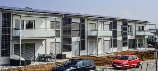 
Bei niedrigem Sonnenstand im Winter leisten die Fassadenmodule einen wertvollen Beitrag zur Energieversorgung.



