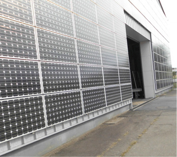 



Auch Fassaden sollten regelmäßig gereinigt werden.
