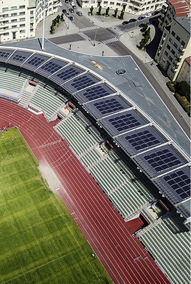



Ost-West-Ausrichtung: Auf dem Flachdach des Stadions wurden insgesamt 654 Module installiert. 
