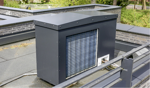 



Die Luftwärmepumpe WPL 25 A eignet sich für die Außenmontage. In Celle wurde sie auf das Dach montiert. Das Aggregat kann die Wärmeleistung modulieren und arbeitet sehr leise.
