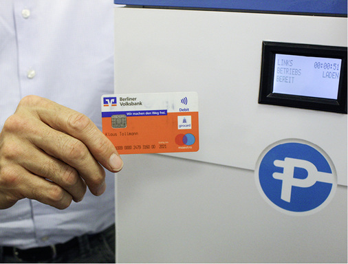 <p>
Mit der Geldkarte laden – zum Beispiel mit EC-Karten und der NFC-Technik.
</p>

<p>
</p> - © Foto: Heiko Schwarzburger

