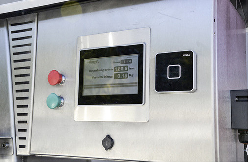 



Das Display der Tanksäule: Sie pumpt den Wasserstoff mit bis zu 350 Bar in die Druckbehälter im Auto.
