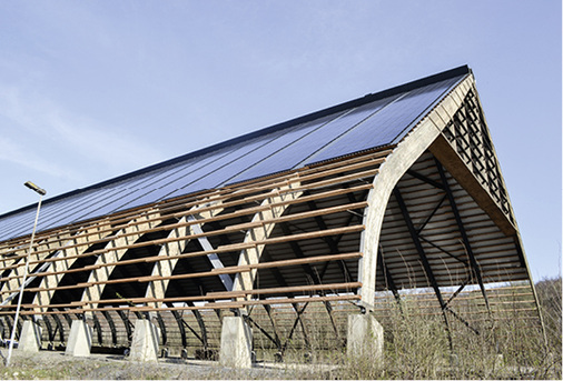 



Die Anlage auf der Kohlenmischhalle versorgt das Kreativquartier Lohberg mit.
