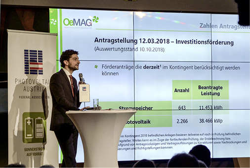 <p>
</p>

<p>
Martin Seidl stellt die Ergebnisse der bundesweiten Speicherförderung auf der PV-Austria-Tagung vor. 
</p> - © Foto: Velka Botika

