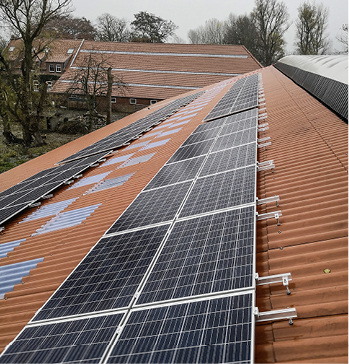 



Das Modulfeld wurde dachparallel installiert, eine Aufständerung war nicht notwendig.
