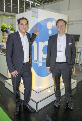 



Bilder aus den frühen Tagen: Zeyad Abul-Ella (links) und Hendrik Colell auf der Intersolar 2017.
