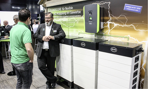 
Der Plenticore Plus kann künftig auf allen drei Eingängen mit Batterien belegt werden. 



