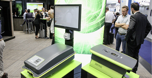 
Auf dem Präsentierteller der Intersolar 2018: der einphasige Wechselrichter Piko MP und der Plenticore Plus.



