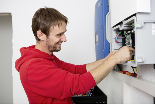 
Die Ansprüche an die elektrotechnische Einbindung steigen: durch Eigenverbrauch, Solarbatterien und E-Mobilität.



