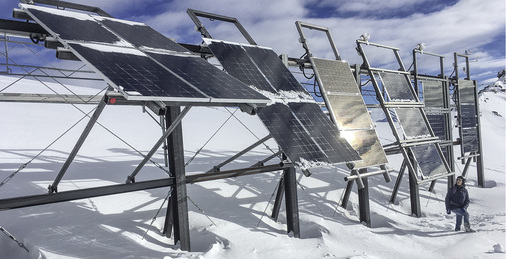 <p>
</p>

<p>
Forscher der Technischen Hochschule in Lausanne messen die Solarstromerträge von Modulen in unterschiedlichen Anstellwinkeln.
</p> - © Foto: Annelen Kahl

