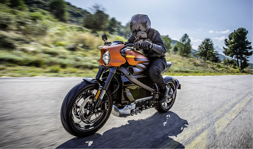 <p>
Bekehrt zum Stromer? Ob Peter Fonda unter dem Helm steckt, ist nicht zu erahnen, aber eher unwahrscheinlich. 
</p>

<p>
</p> - © Foto: Harley-Davidson

