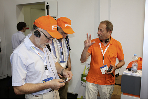 <p>
Letzter Check der Audiosysteme vor dem Start der Touren.
</p>

<p>
</p> - © Foto: Heiko Schwarzburger

