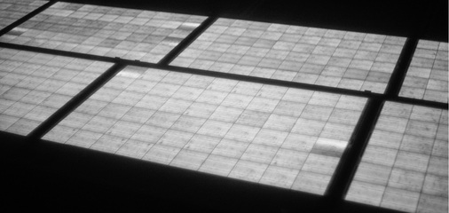 



Das Bild zeigt eine der Elektrolumineszenzaufnahmen einer Solarzelle mit einem hochohmigen Frontkontakt. 
