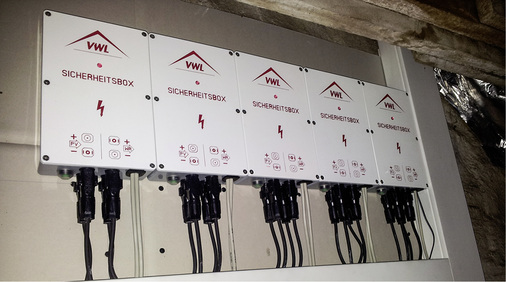 



Statt Trennschaltern sind nun auch Kurzschlusssysteme erlaubt. Der FWS-112 erkennt zudem frühzeitig die Gefahr von Lichtbögen.
