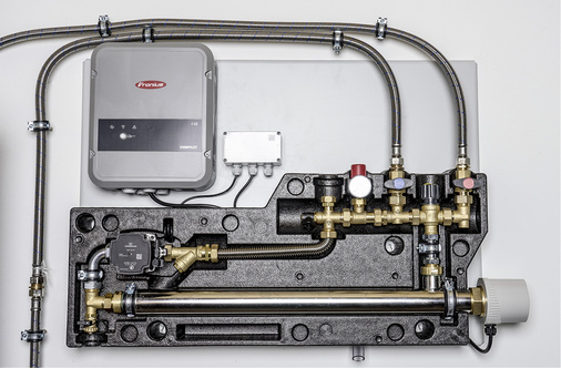 



Askoconsole-Wall wird unmittelbar zwischen die Flansche des Pufferspeichers installiert und durch den Wechselrichter gesteuert.
