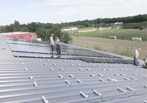 <p>
</p>

<p>
Ökopower für das Flutlicht: Die Photovoltaikanlage leistet knapp 100 Kilowatt.
</p> - © Foto: Schmidtlein Solartechnik

