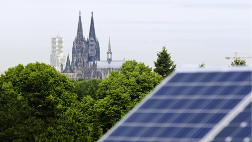 <p>
</p>

<p>
Die Testanlage des TÜV Rheinland in Köln verfügt inzwischen über ausreichend lange Datenreihen für bifaziale Module.
</p> - © Foto: TÜV Rheinland

