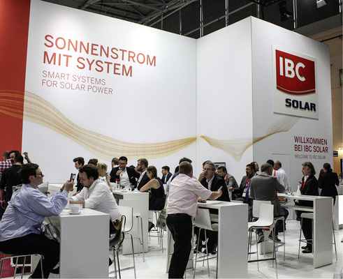 <p>
Intersolar 2018: Am Messestand von IBC Solar herrschte großes Gedränge.
</p>
<p>
</p> - © Foto: Heiko Schwarzburger
 
Intersolar 2018: Am Messestand von IBC Solar herrschte großes Gedränge.