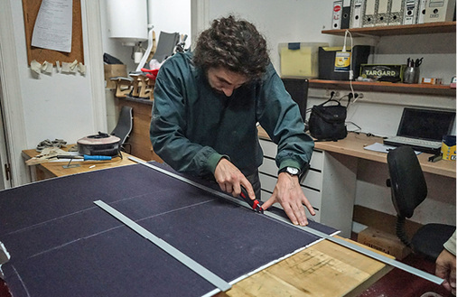 



Auch mit dem Cutter wird gearbeitet.
