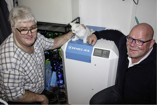 



Wilfrid Tschepe (rechts) von der Firma Sun Peak hat Michael Unger beraten und die Anlage geplant.
