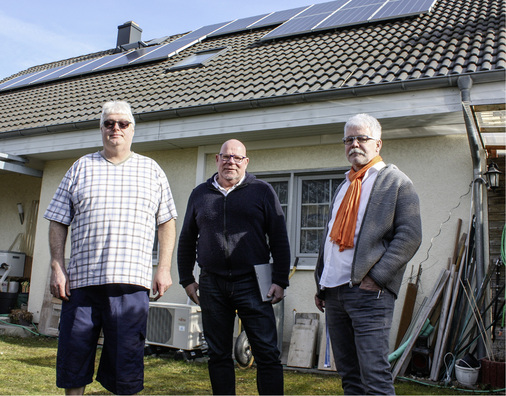 <p>
</p>

<p>
Die Drei von der Solartankstelle: Neben Michael Unger und Wilfrid Tschepe steht Peter Doll, Geschäftsführer von Sun Peak.
</p> - © Foto: Heiko Schwarzburger

