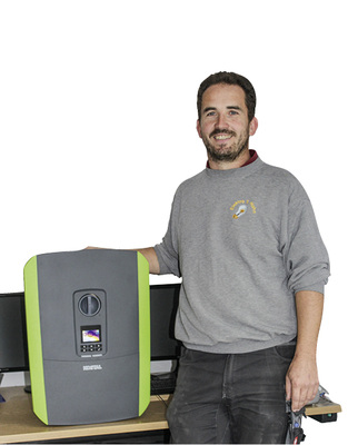 
Torsten Hahn von der Firma Elektro Hahn aus Niddatal bei Frankfurt am Main hat der neue hybride Umrichter überzeugt.



