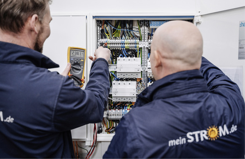 



Systemkompetenz und herstellerunabhängige Beratung für die Eigenstromversorgung: Damit punkten erfolgreiche Handwerksbetriebe bei ihren Kunden.
