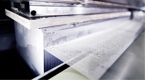 



Mit Diamantdraht lassen sich dünne Wafer mit geringem Verlust an Silizium schneiden.
