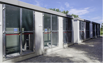 
Der Anschluss des Großspeichers ans Stromnetz erfolgte über acht Mittelspannungstrafos.



