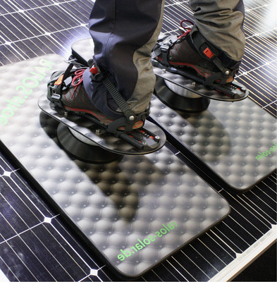 
Diese Spezialschuhe hat die Firma Ralos in München präsentiert. Mit dem Ralos Shoe sind die Installateure für den weiteren Ausbau der Photovoltaik gut gerüstet.



