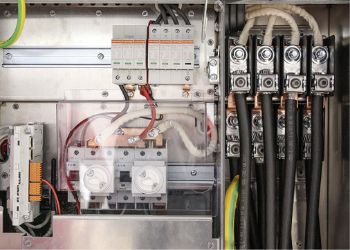 



Blick ins Innere des Tauro, der AC-seitig 50 oder 100 Kilowatt abgeben kann.
