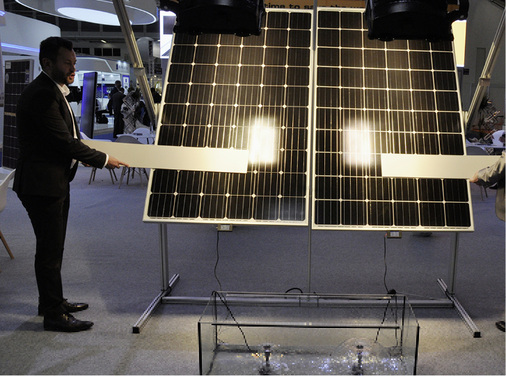 <p>
</p>

<p>
Am Stand von AE Solar demonstrierte eine Schauinstallation die Vorteile des hotspotfreien Moduls.
</p> - © Foto: Petra Franke

