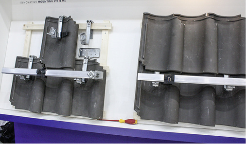 



Der Dachhaken von Esdec ist jetzt auch mit einer Montageplatte lieferbar. Damit kann ihn der Handwerker auf der Lattung anschrauben.
