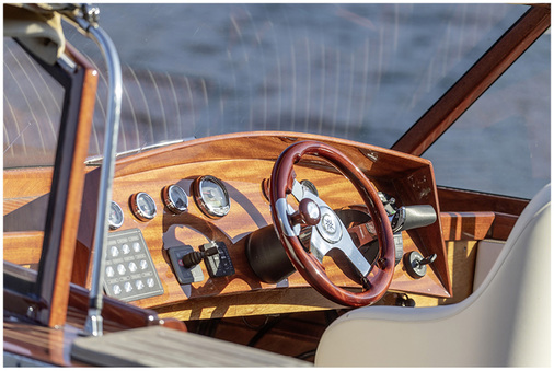 



Ein Blick in das Cockpit der Elettra – die Elektrifizierung wird direkt sichtbar.
