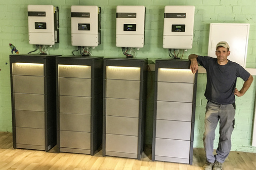 



Die Kaskade der Bleispeicher von Powertrust in der früheren Getreidemühle.
