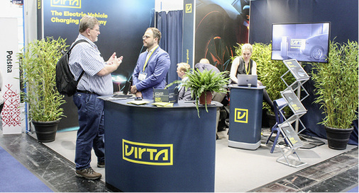 
Am Messestand von Virta aus Finnland diskutieren die Experten.



