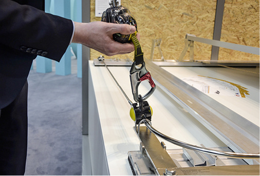 



Bei IBC Solar läuft die Seileinhängung über integrierte Befestigungspunkte.
