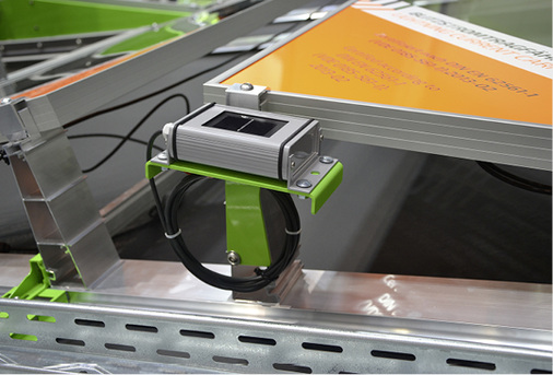 



Ein nützliches Detail: die Platte von PMT zur Montage der Einstrahlungssensoren.
