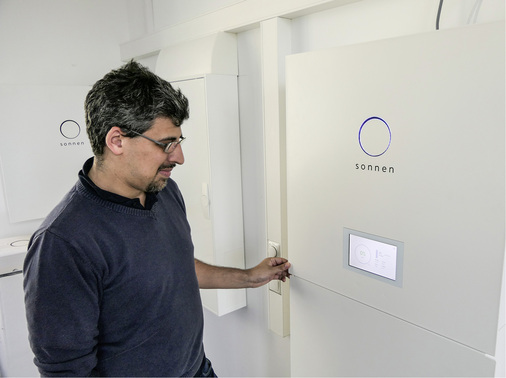 



Florian Mahdi führt bei Sonnen die Schulungen für Installateure durch.
