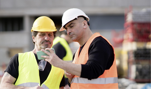 
Auf der Baustelle werden bereits viele digitale Werkzeuge benutzt. Sie in den Betriebsablauf zu integrieren, ist manchmal ein Kraftakt.



