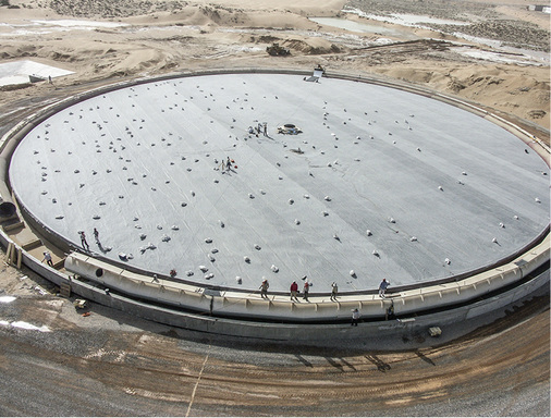 <p>
</p>

<p>
Das System trägt rund 1.300 Tonnen Gewicht und hält Sonne, Hitze und Wüstensand aus.
</p> - © Foto: Novaton

