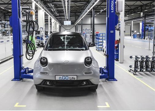 <p>
Die Fabrik für den neuen E-Go ist weitgehend automatisiert. Sie markiert ein neues Zeitalter der Produktionstechnik – und der sauberen Mobilität.
</p>

<p>
</p> - © Foto: E-Go Mobile AG

