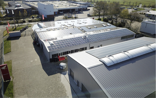 



An diesem Bild aus dem heißen Sommer erkennt man sehr gut, dass zur Klimatisierung der Hallen sehr viel Energie benötigt wird.
