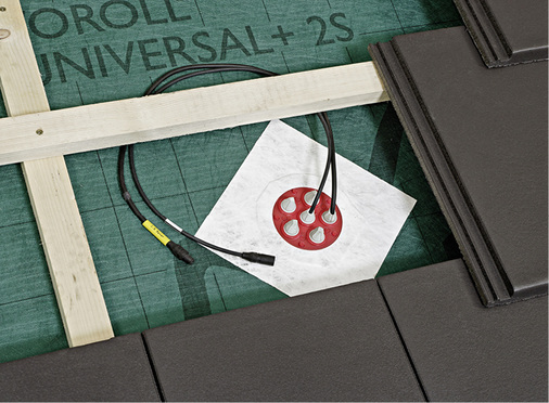 



Solarmanschetten erleichtern die funktionssichere Durchführung der Leitungen durch die zweite Ablaufebene.
